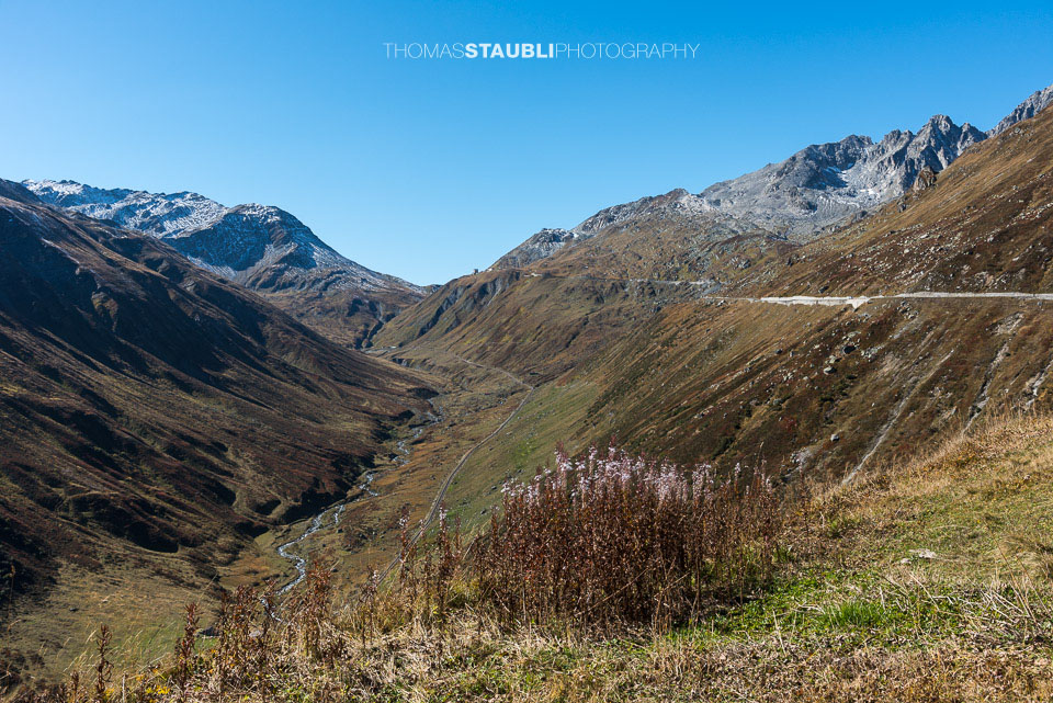 Blick vom Hotel Tiefenbach hinauf zum Furkapass im Urserental