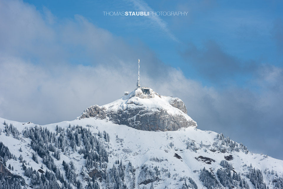 schneebedeckter Hoher Kasten im Appenzellerland