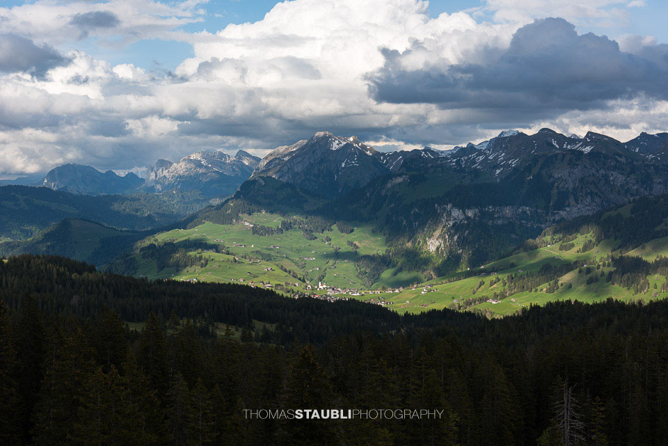 Oberiberg mit Diethelm im Hintergrund