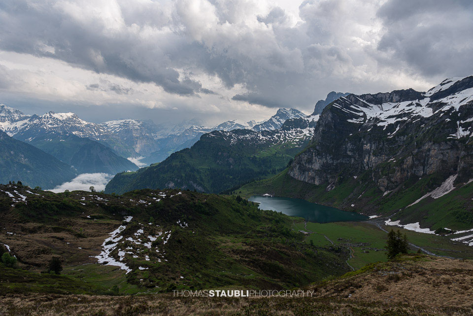 Blick vom Chilchli hinunter zum Oberblegisee