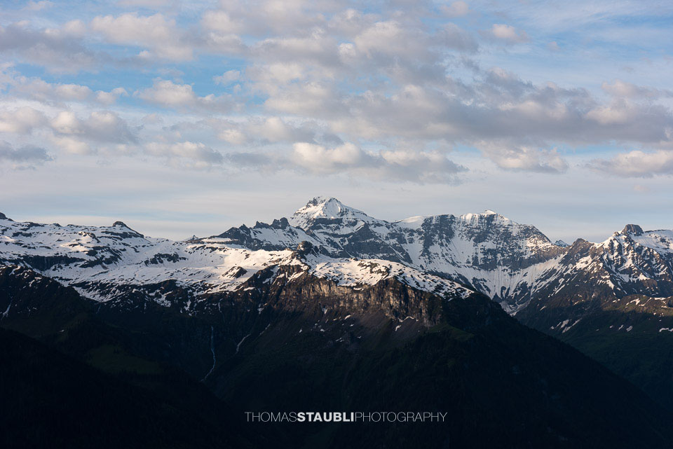 Wolken über dem Charenstock und Berglihorn