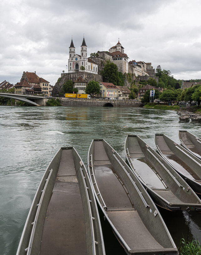 Pontonier Boote an der Aare bei Aarburg