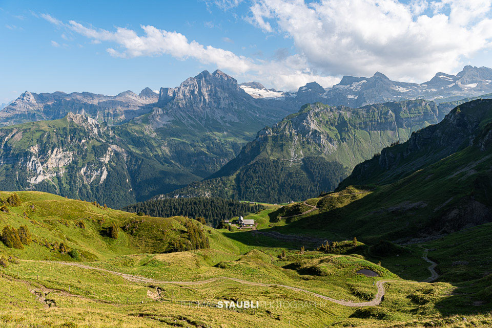 Blick hinunter zur Alphütte Ober Bolgen