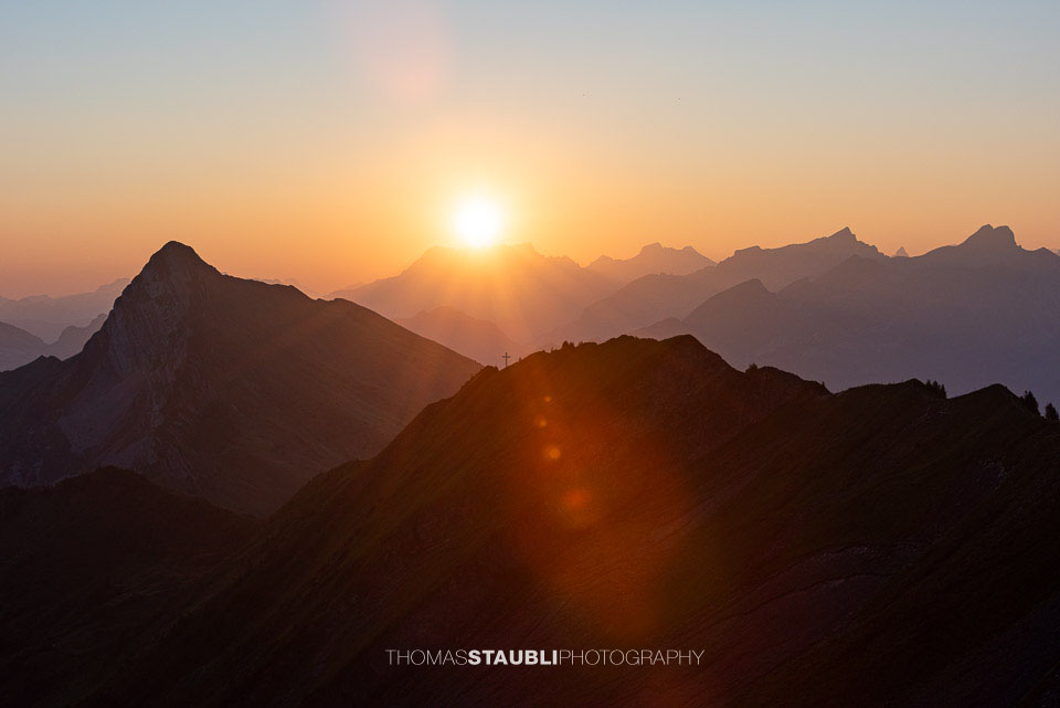 Sonnenaufgang über dem Glärnisch, Bös Fulen u. a.