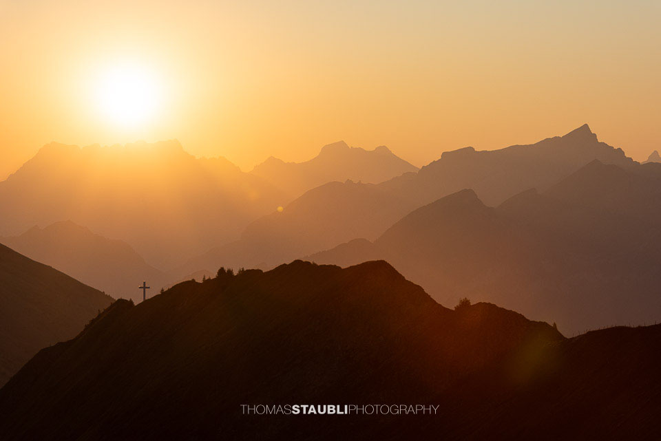 die ersten Sonnenstrahlen am Gandispitz