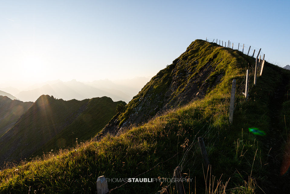 rechts im Vordergrund der Jochlistock
