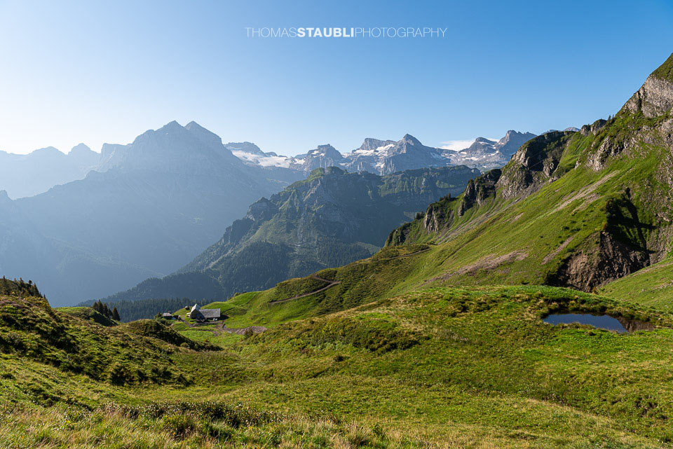 Blick hinunter zur Alphütte Ober Bolgen