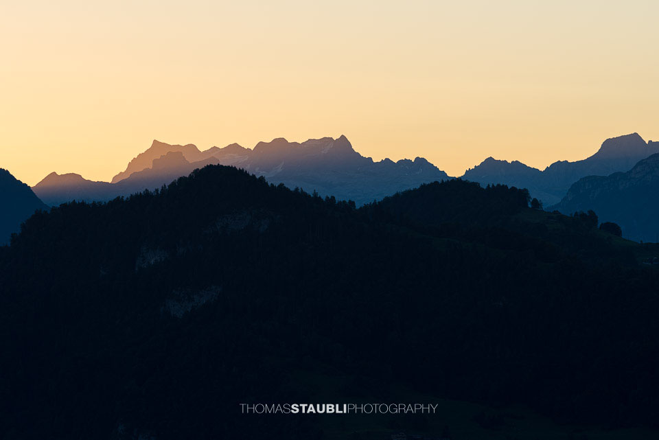 Ruchen, Druesberg, Vrenelisgärtl, Glärnisch, Bösbächistock und Bös Fulen im Morgenrot