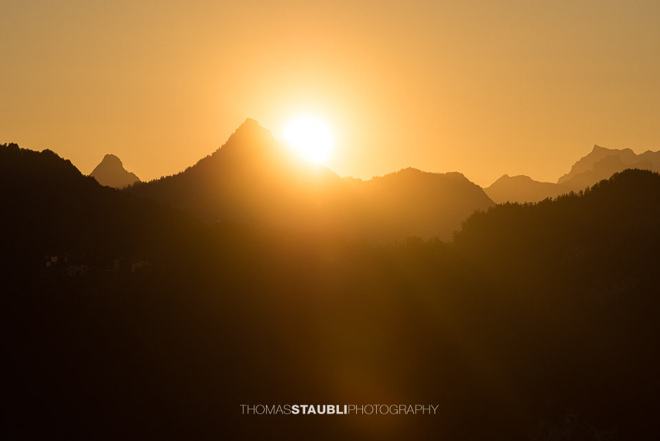 Sonnenaufgang hinter der Rigi Hochflue und Vitznauerstock
