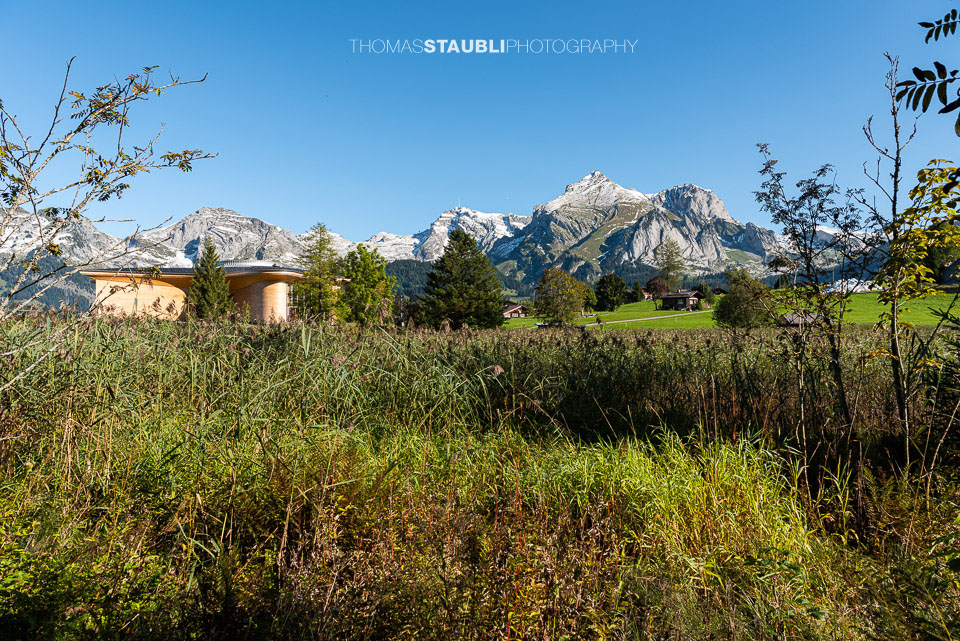 Herbst am Schwendisee, im Hintergrund der Alpstein