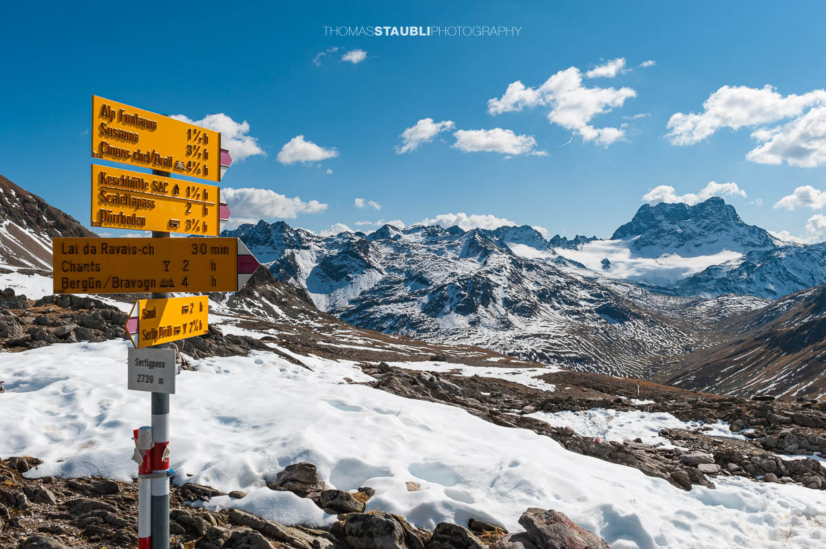 Sertigpass, im Hintergrund die Adula-Alpen mit dem Piz Kesch