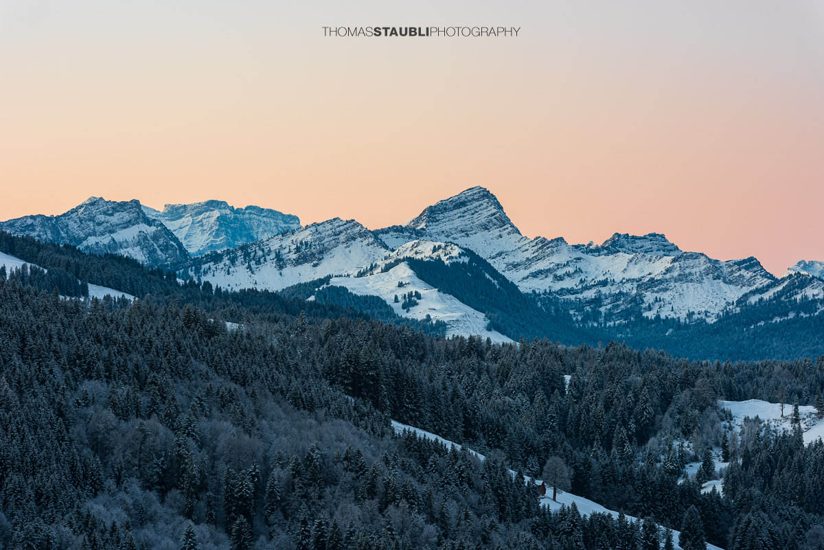 Morgenrot über dem verschneiten Speer