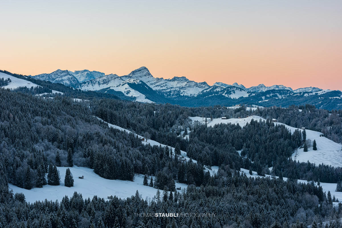 Morgenrot über dem verschneiten Speer