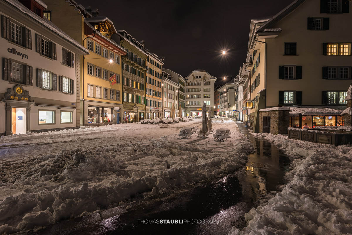 Schneebedeckter Mühlenplatz in Luzern