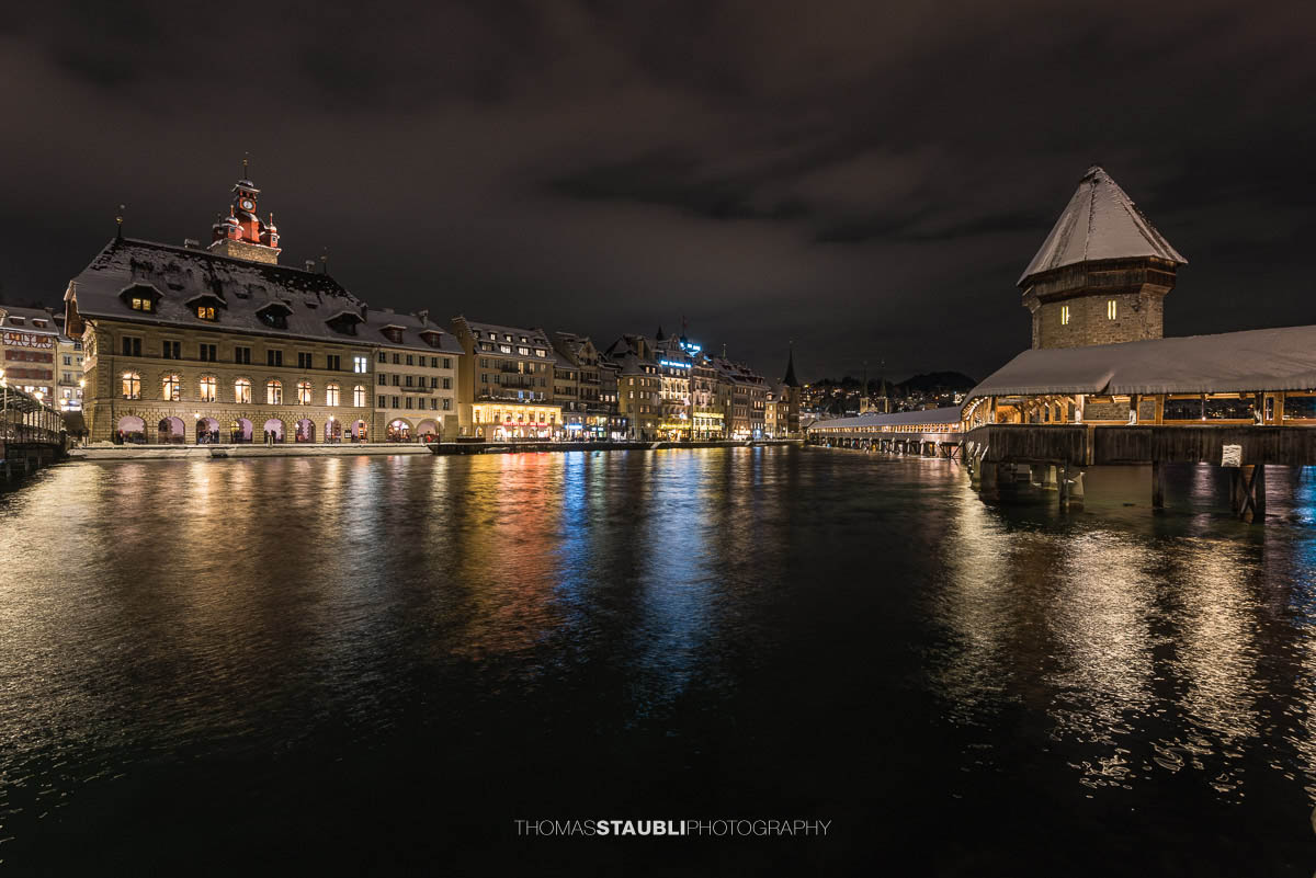 Abendlicher Blick Richtung Rathaus in Luzern