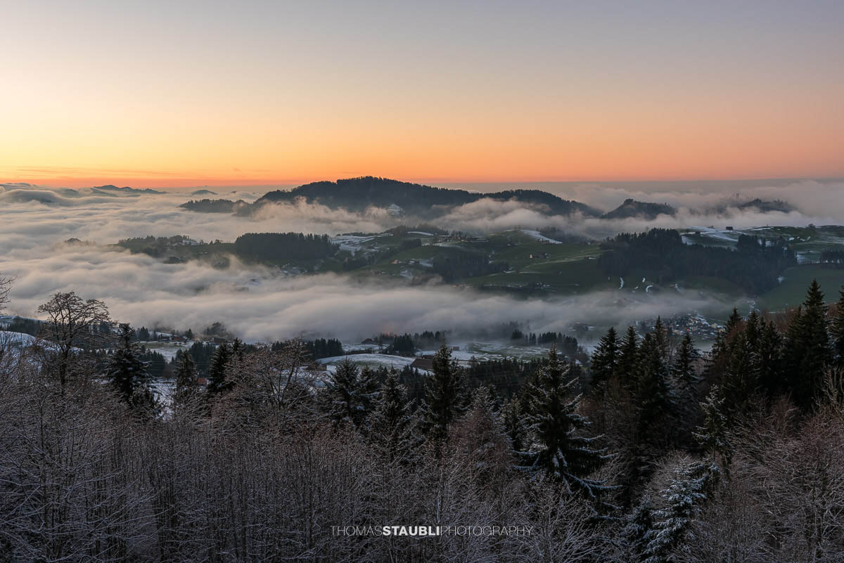 Abendstimmung über dem winterlichen Appenzellerland