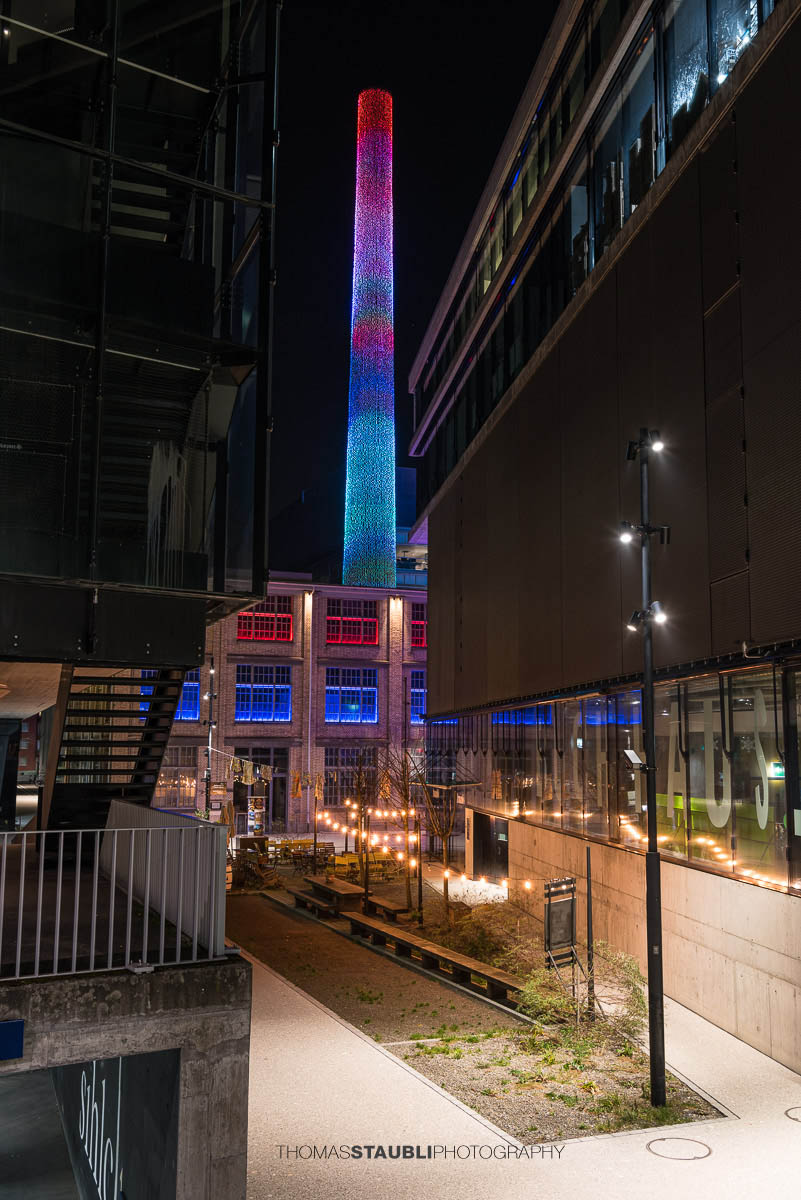 Weihnachtlich geschmückter Kamin im Sihlcity 2024