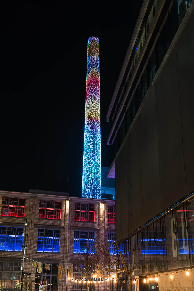 Weihnachtlich geschmückter Kamin im Sihlcity 2024