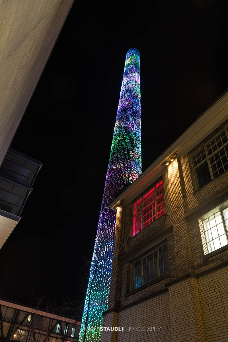 Weihnachtlich geschmückter Kamin im Sihlcity 2024