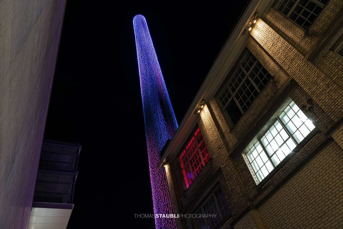 Weihnachtlich geschmückter Kamin im Sihlcity 2024