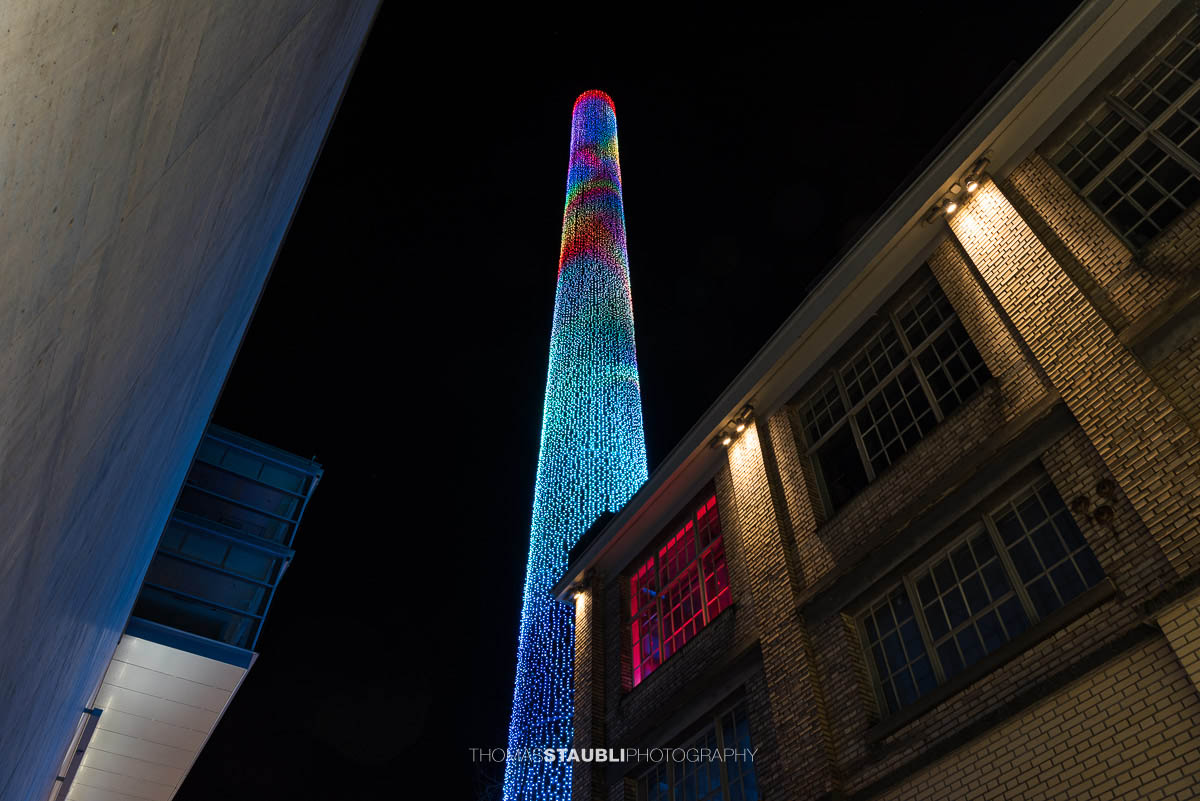 Weihnachtlich geschmückter Kamin im Sihlcity 2024