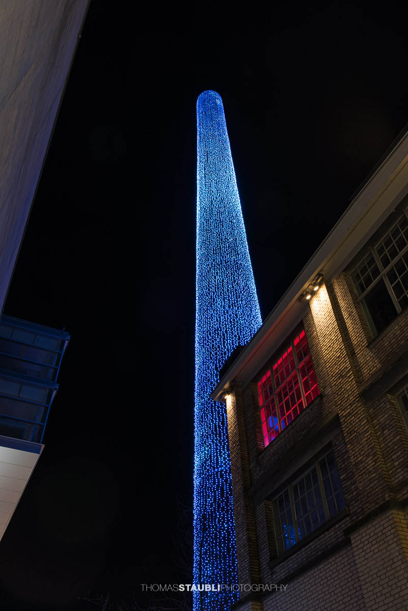 Weihnachtlich geschmückter Kamin im Sihlcity 2024