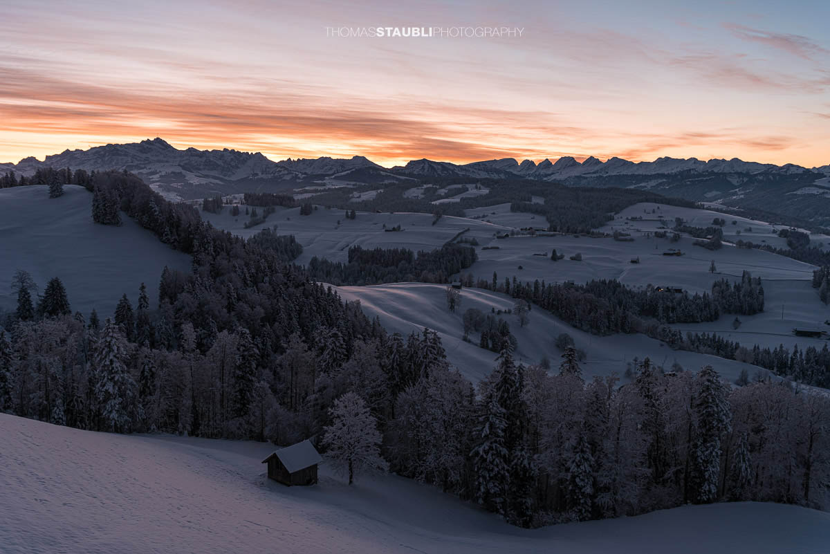 Morgenrot über dem Säntis und den Toggenburger Alpen