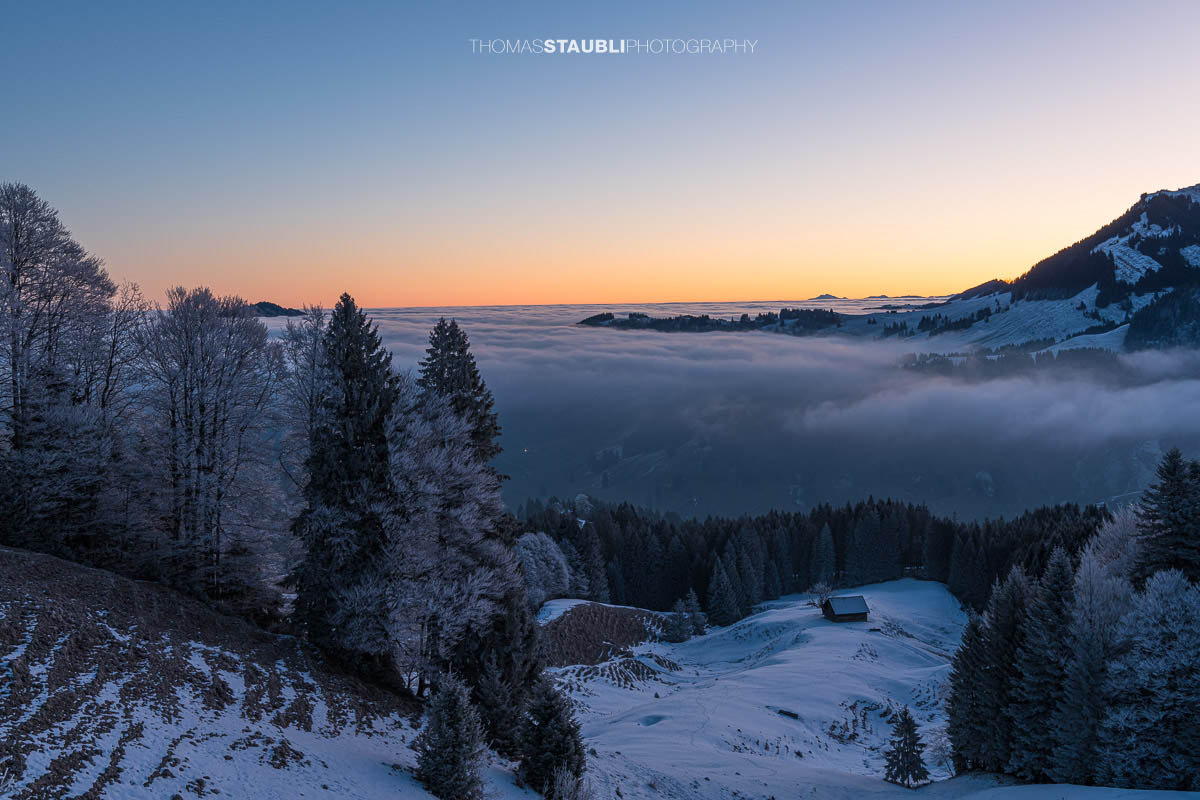 Morgenrot über dem Appenzellerland mit Nebelmeer