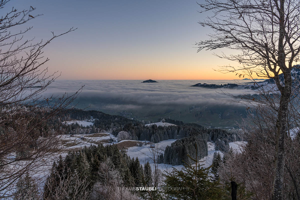 Morgenrot über dem Appenzellerland mit Nebelmeer