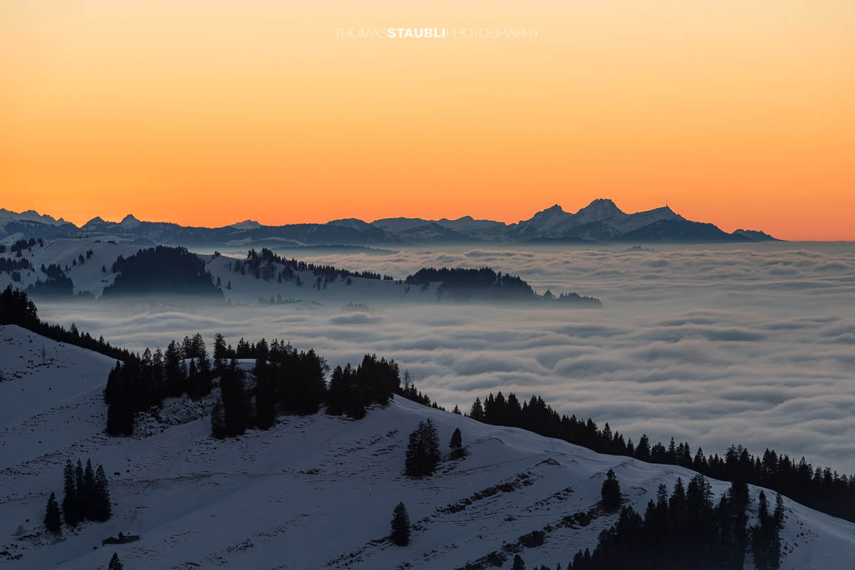 Abendrot mit Nebelmeer auf der Hochalp bei Urnäsch