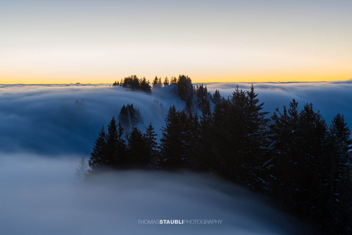 Abendglühen über Wolkenmeer