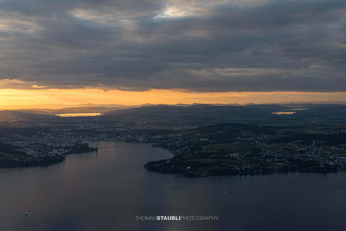 Blick vom Bürgenstock Richtung Vierwaldstättersee mit Luzern und Sempachersee im Hintergrund