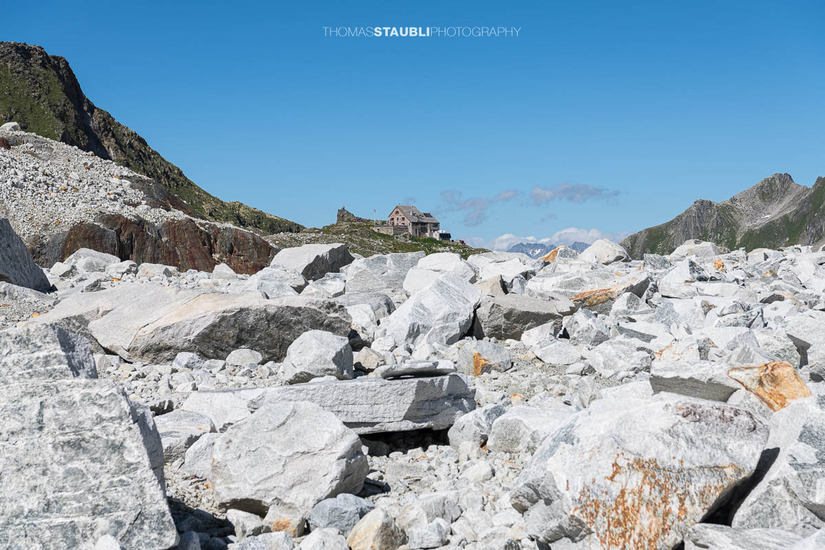 Die Rotondohütte zuhinterst im Witenwasserental