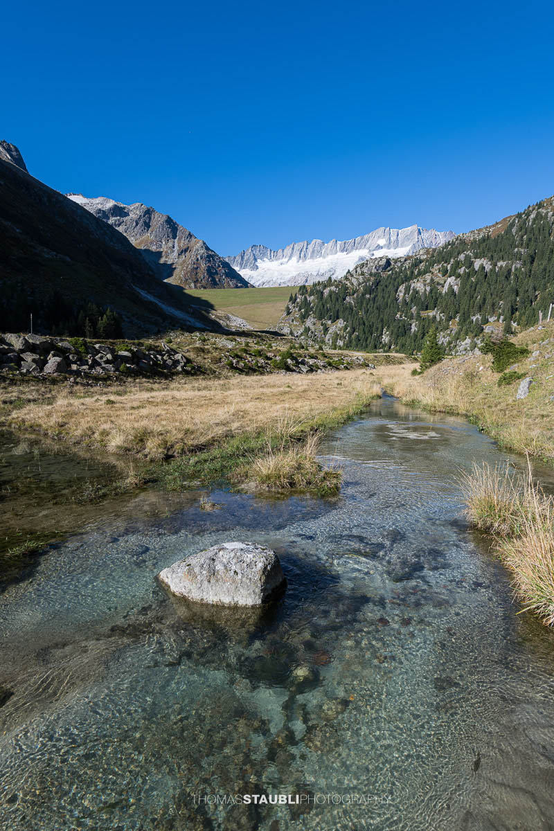 Herbstmorgen in der Göscheneralp mit Blick zum Dammastock