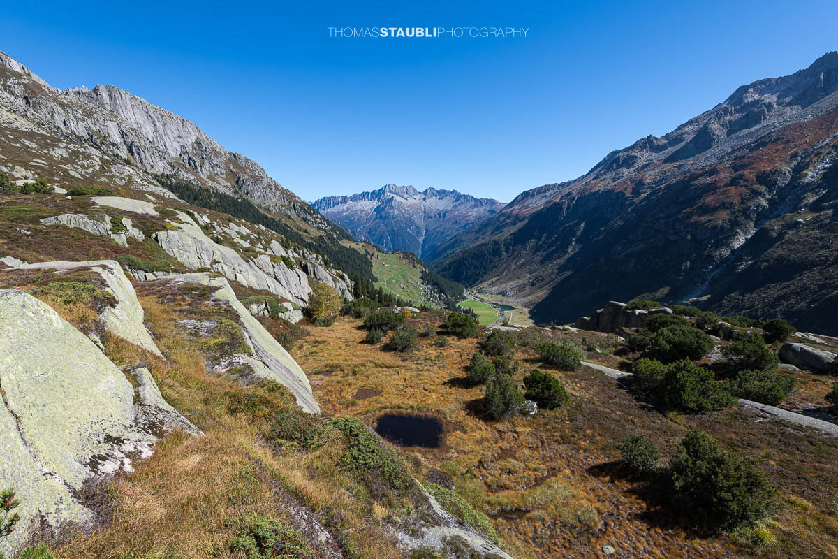 Herbstag in der Göscheneralp mit Blick ins Göschenertal