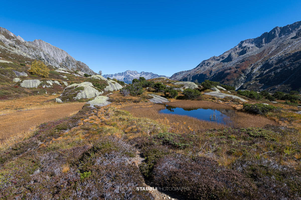 Herbstag in der Göscheneralp mit Blick ins Göschenertal