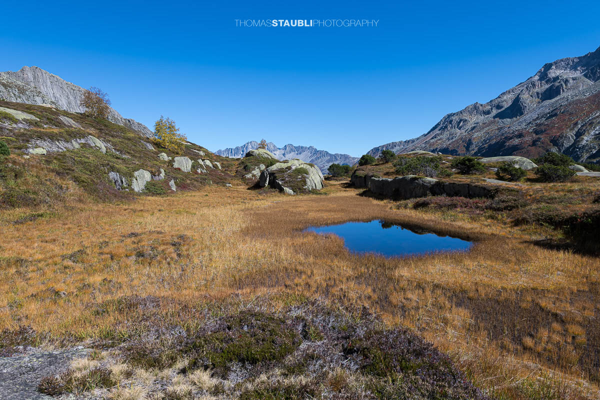 Herbstag in der Göscheneralp mit Blick ins Göschenertal