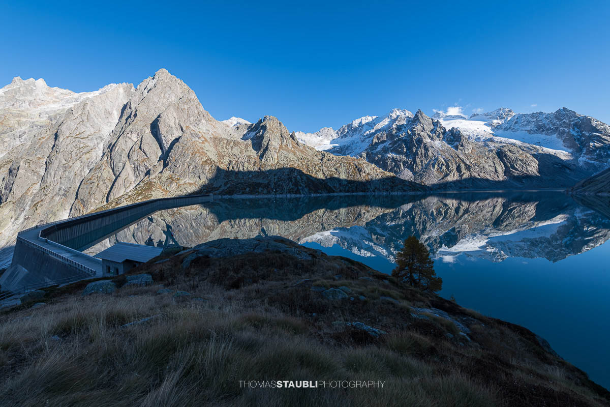 Spiegelung der Bergeller Alpen im Albignasee