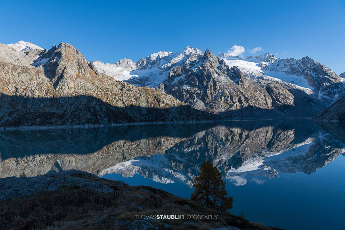 Spiegelung der Bergeller Alpen im Albignasee