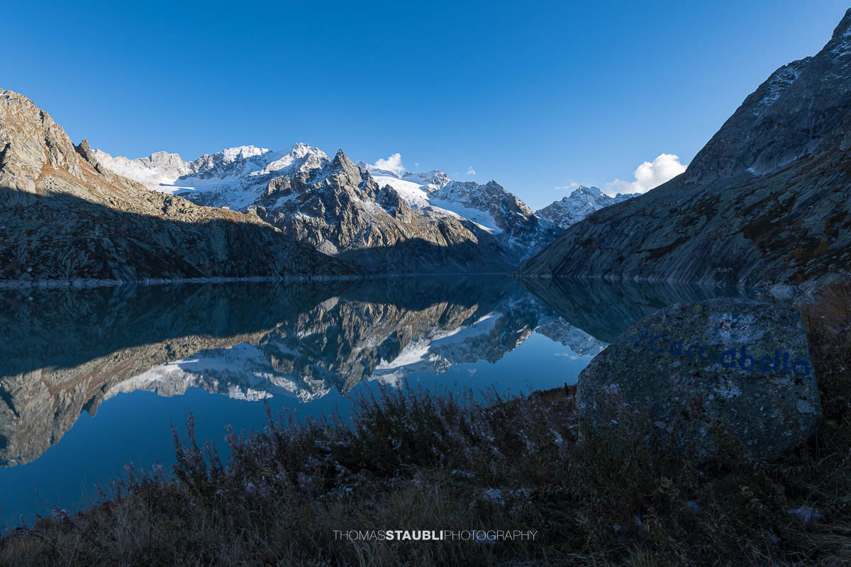 Spiegelung der Bergeller Alpen im Albignasee