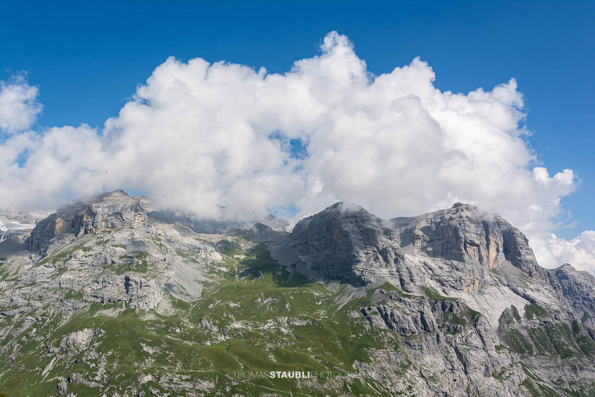 Wolken über dem Geisbützistock, Beggistock und Zuetriibistock