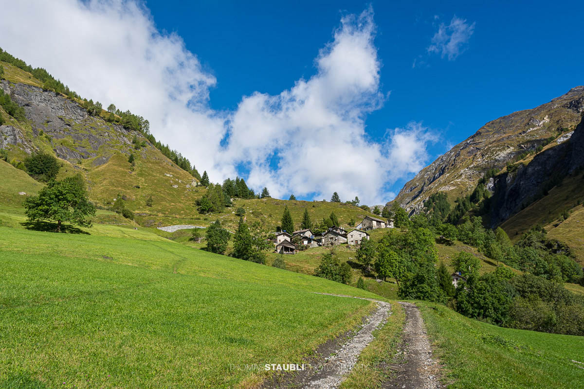 das kleine Tessiner Dorf Dàigra im oberen Bleniotal
