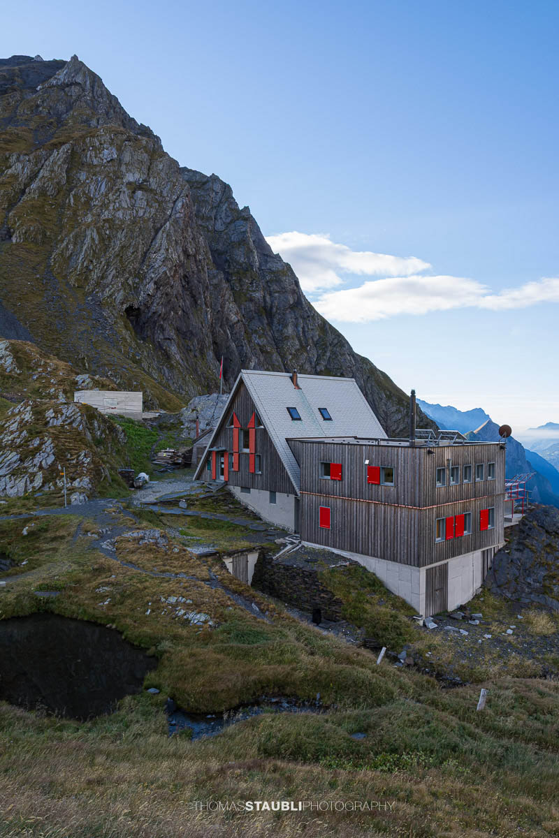 die Capanna Scaletta im ersten Morgenlicht
