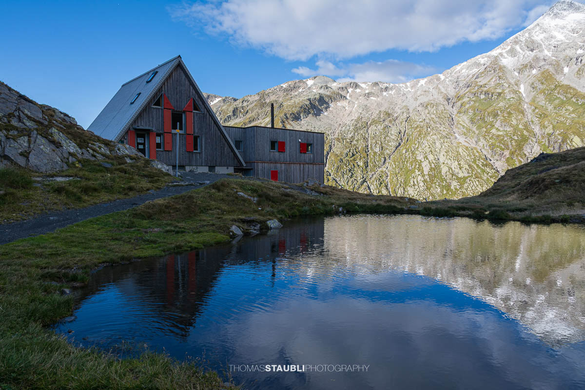 die Capanna Scaletta im ersten Morgenlicht