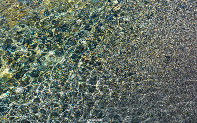 das glasklare Wasser des Rein da Sumvitg