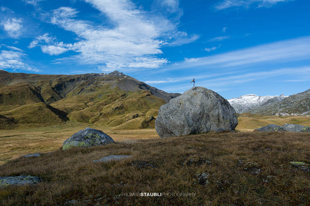 Der markante Fels Crap la Crusch auf der Greina-Hochebene an der Grenze zwischen dem Kanton Tessin und dem Kanton Graubünden.