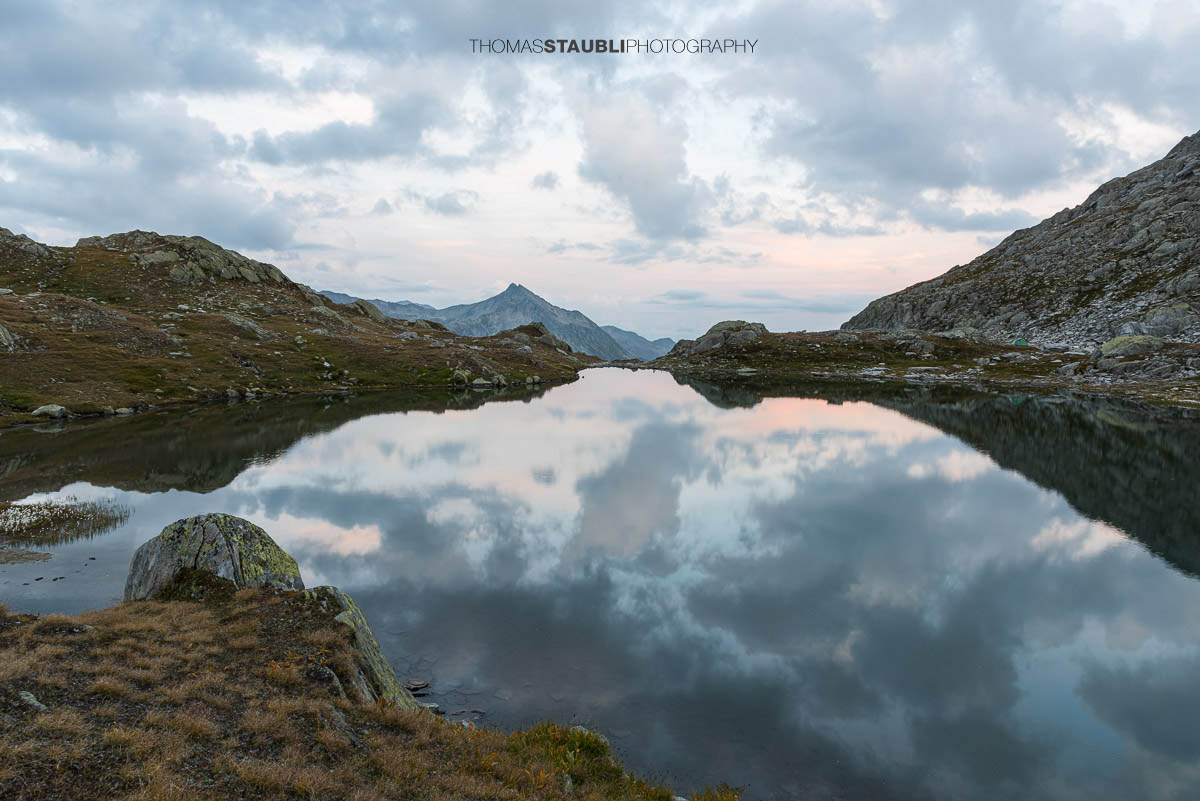 Abendstimmung am Laghi della Valletta, im Hintergrund der Monte Prosa