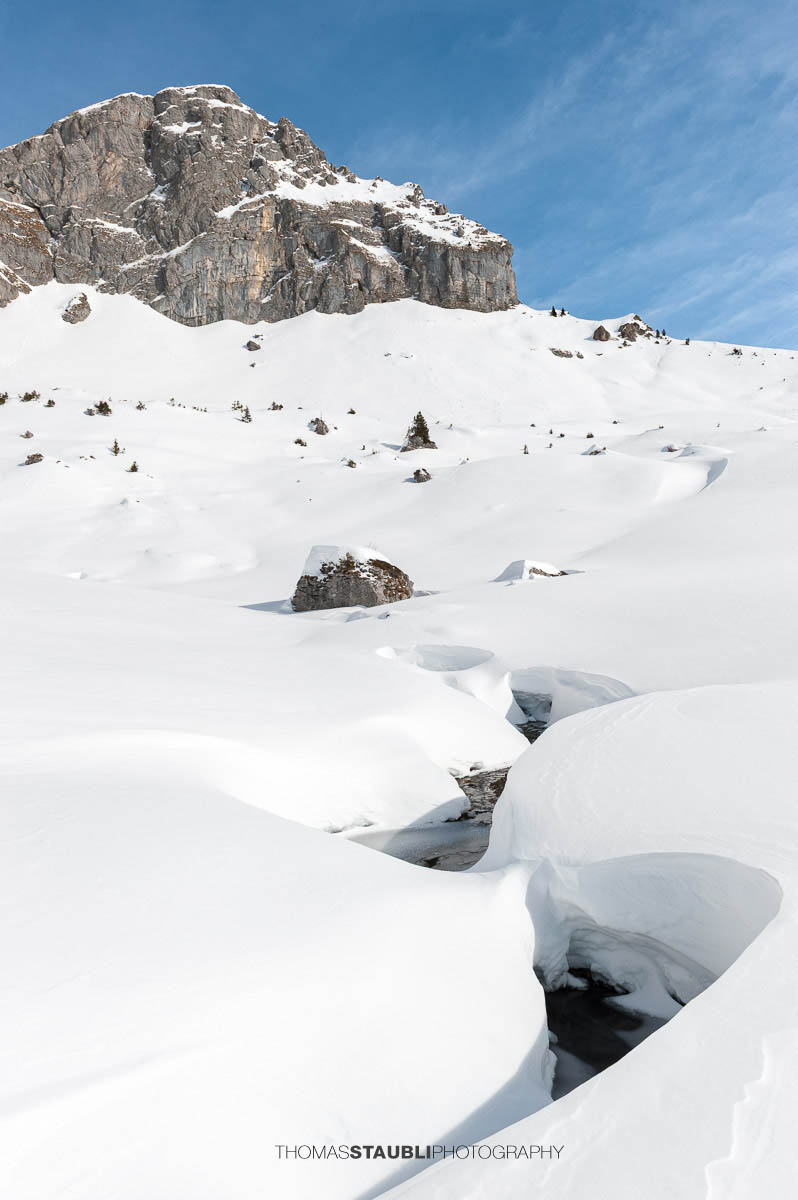 verschneiter Fruttbach unterhalb des Hagelstöckli