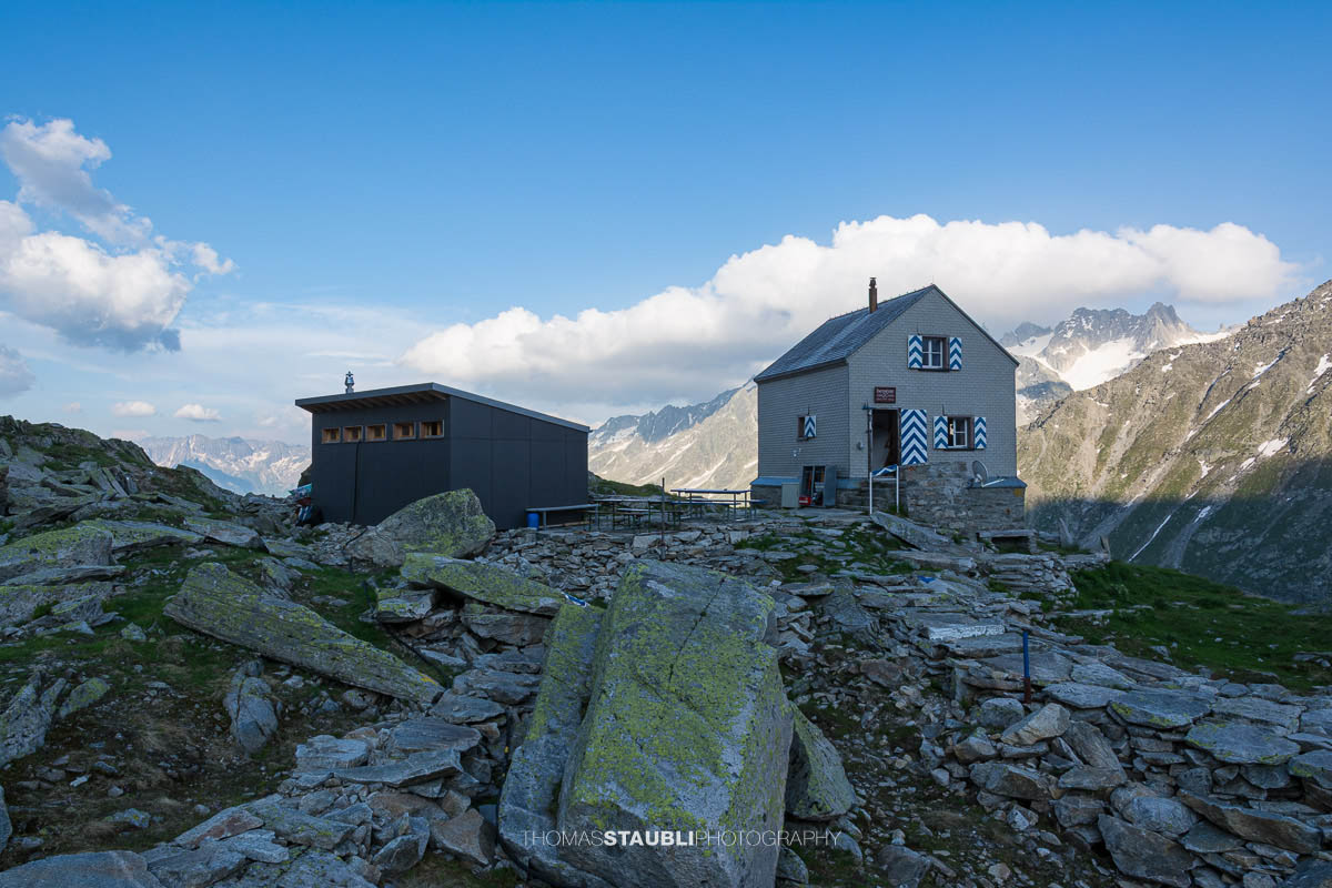 Dammahütte im Abendlicht