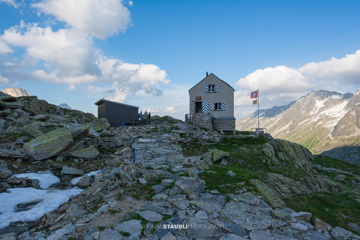 Dammahütte im Abendlicht